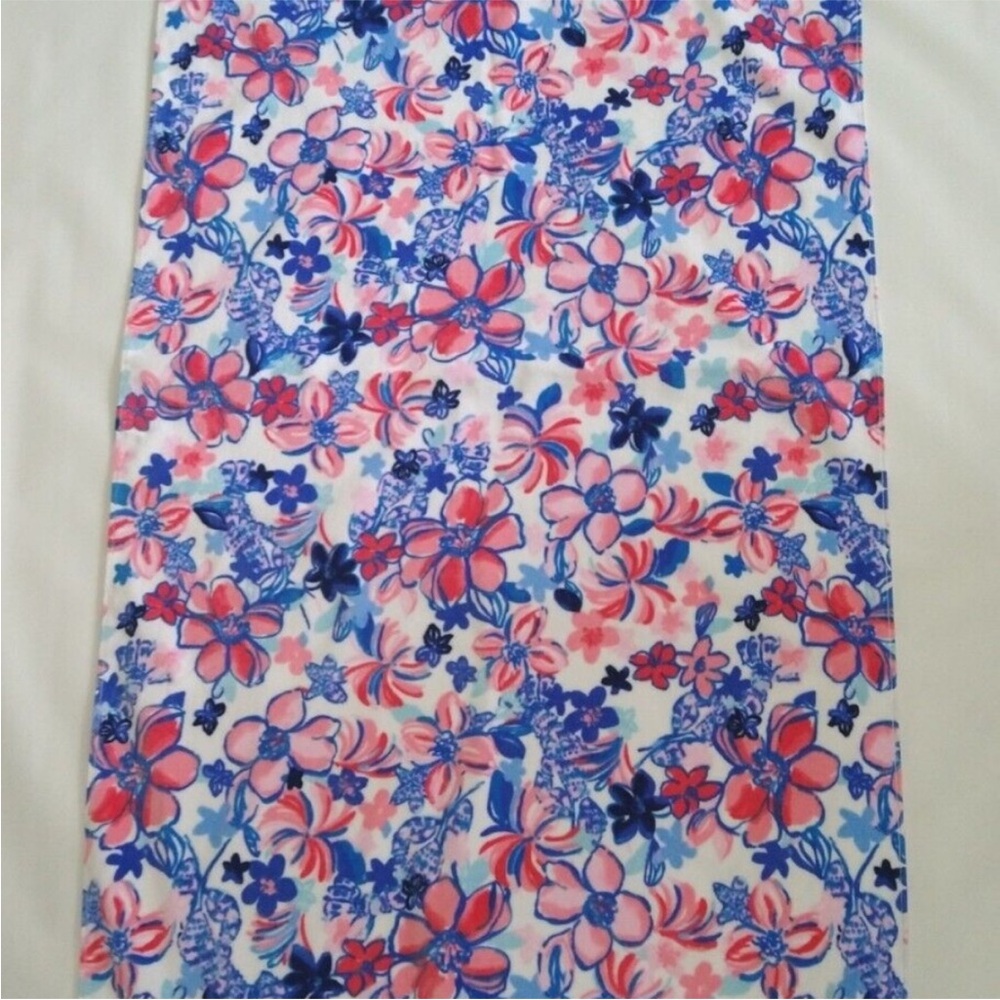 Lilly Pulitzer Party Like a Lobstar Towl - Picture 6 of 6